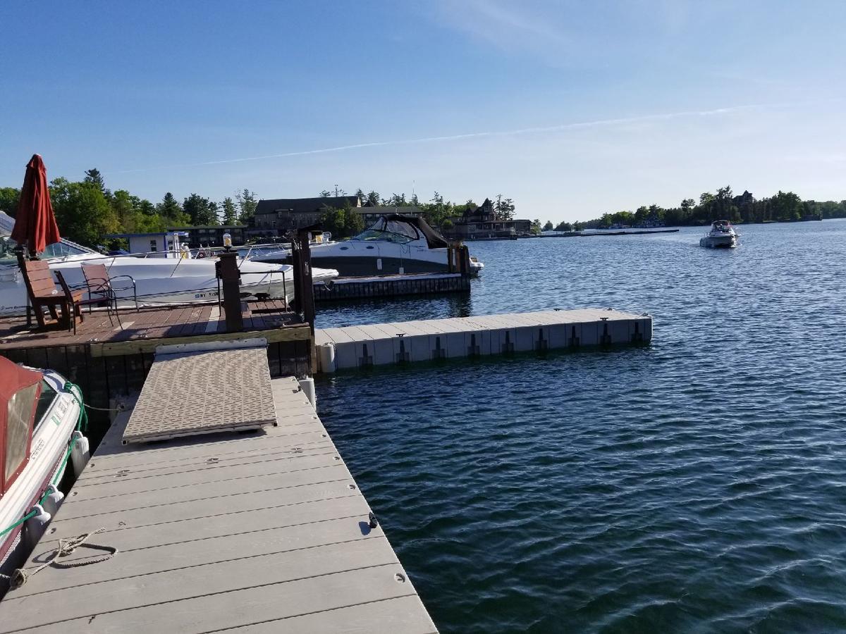 Hills Motor Court & Marina Motel Alexandria Bay Eksteriør billede