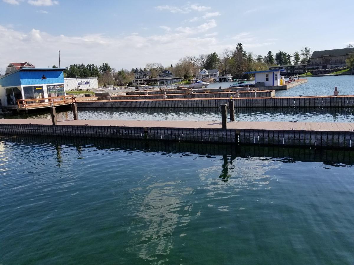 Hills Motor Court & Marina Motel Alexandria Bay Eksteriør billede